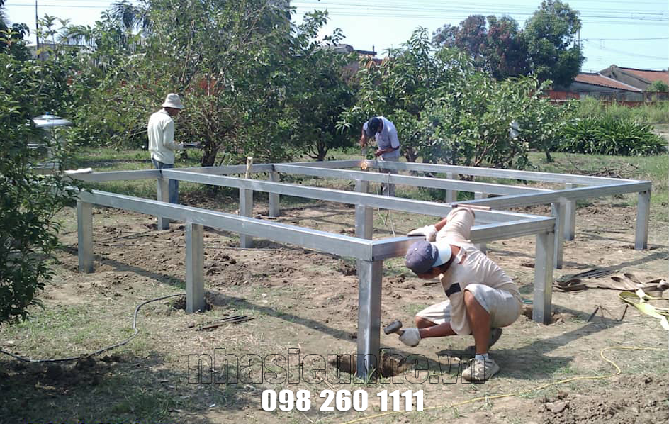 Làm móng nhà gỗ kết hợp nhà thép lắp ghép