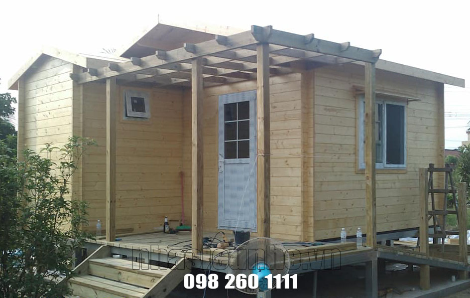 Sảnh nhà gỗ kết hợp nhà thép lắp ghép