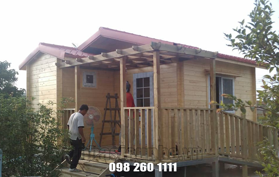 Đổ mái nhà gỗ kết hợp nhà thép lắp ghép