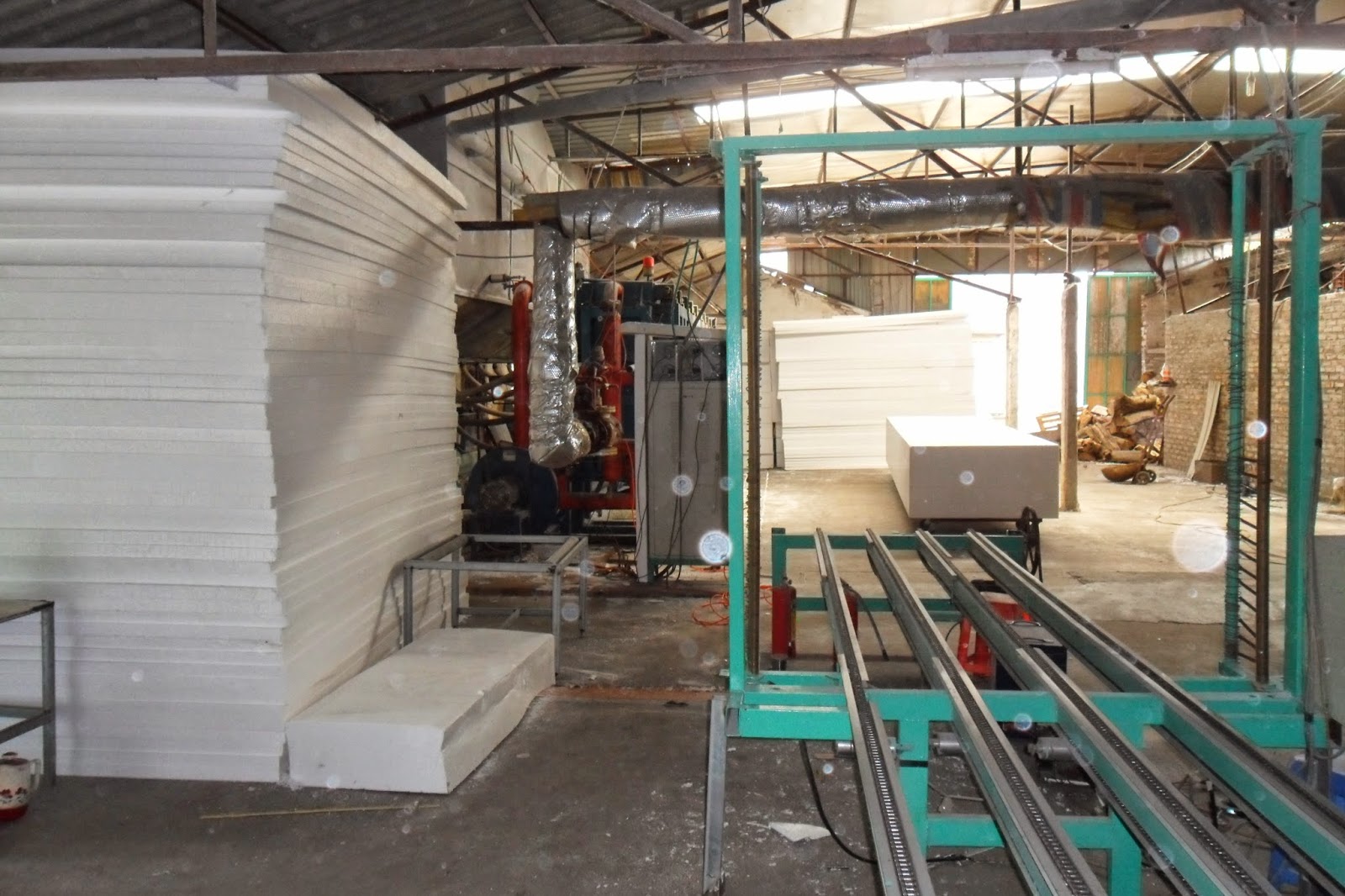 nh&agrave; m&aacute;y sản xuất xốp